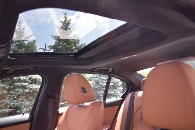 2023 BMW 3 Series 330i xDrive Sedan