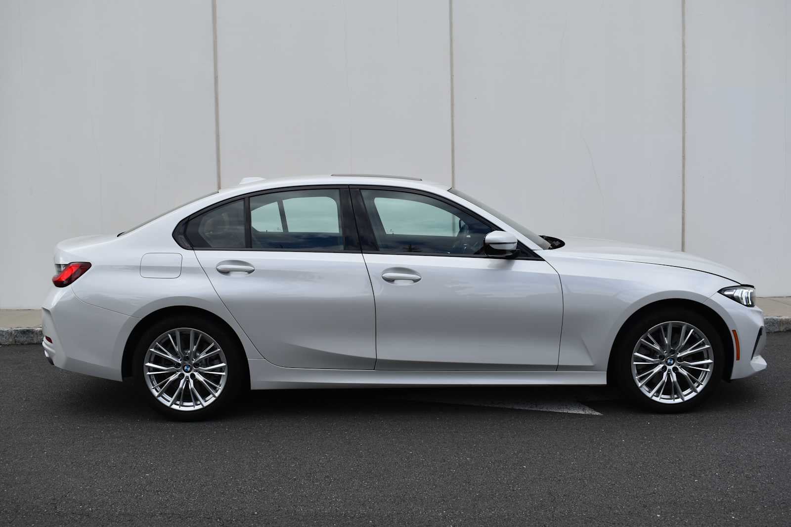 2023 BMW 3 Series 330i xDrive Sedan