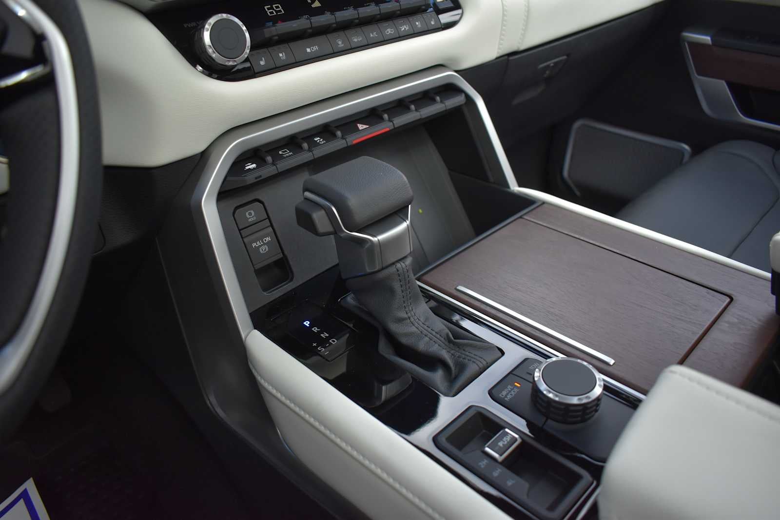 2023 Toyota Tundra Capstone Hybrid CrewMax 5.5 Bed