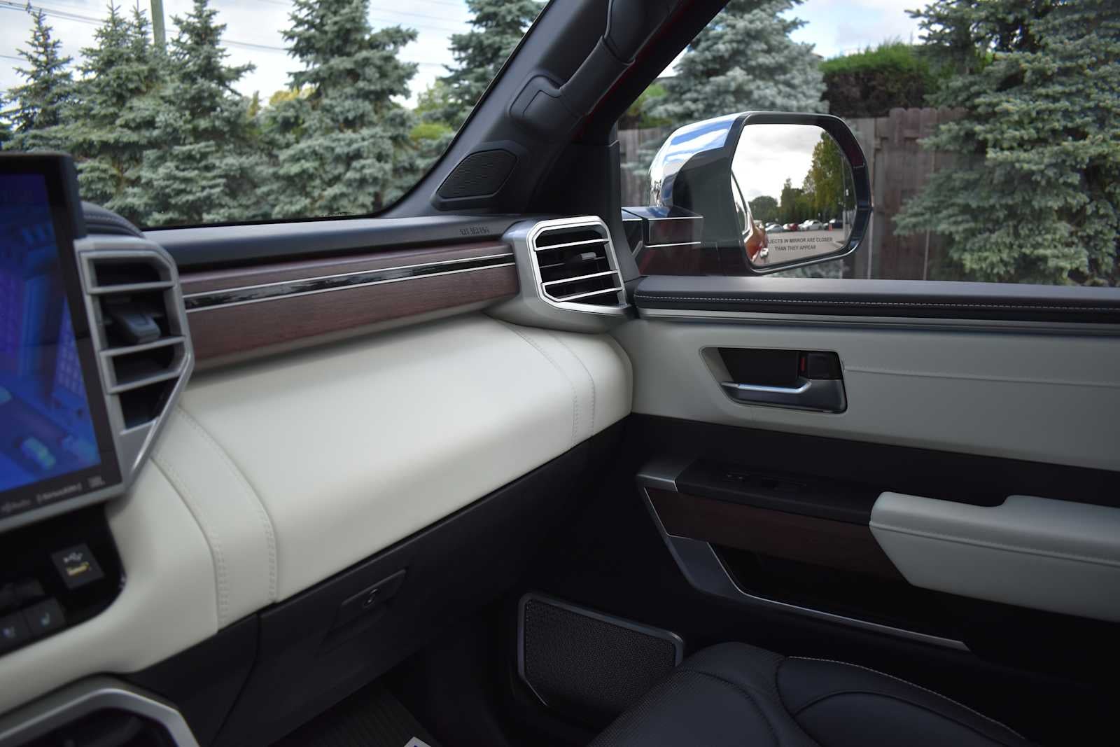 2023 Toyota Tundra Capstone Hybrid CrewMax 5.5 Bed