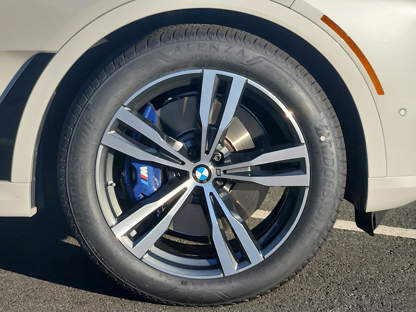 2023 BMW X7 xDrive40i Sports Activity Vehicle
