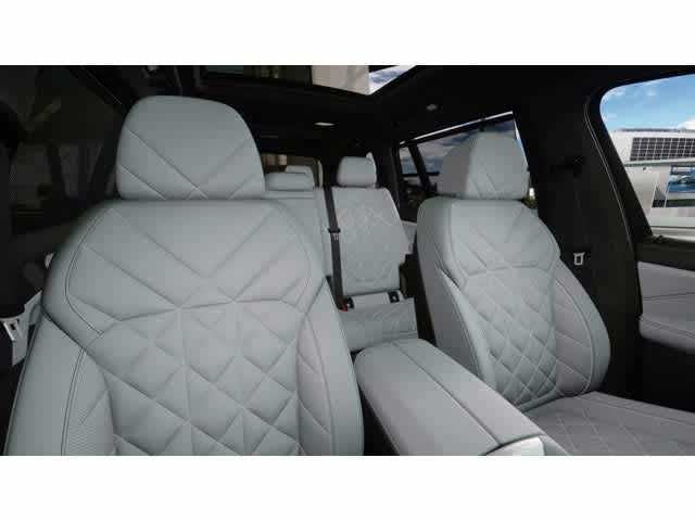 2027 BMW X7 xDrive40i Sports Activity Vehicle