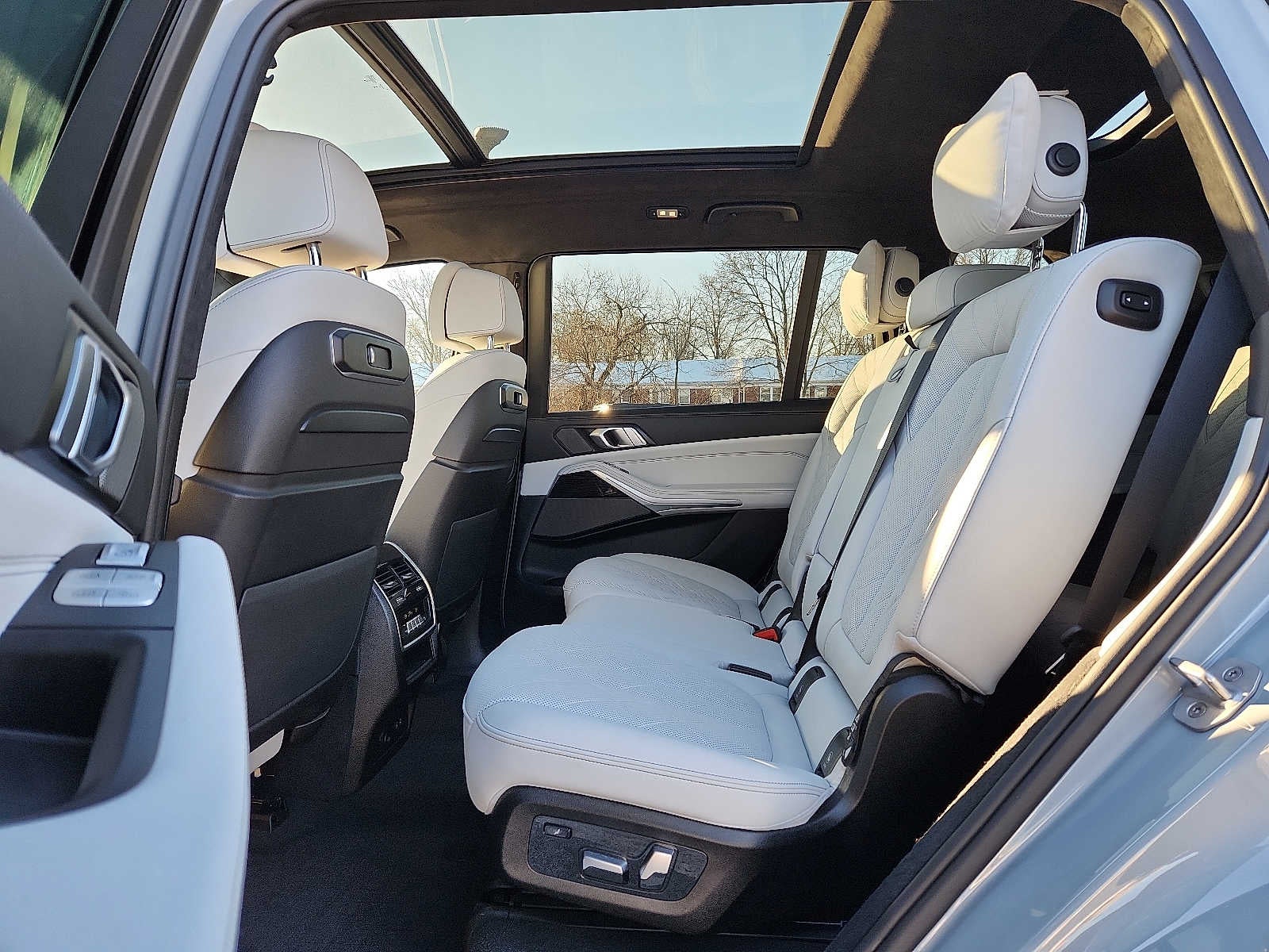 2025 BMW X7 xDrive40i Sports Activity Vehicle