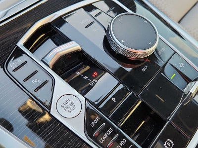 2025 BMW X7 xDrive40i Sports Activity Vehicle