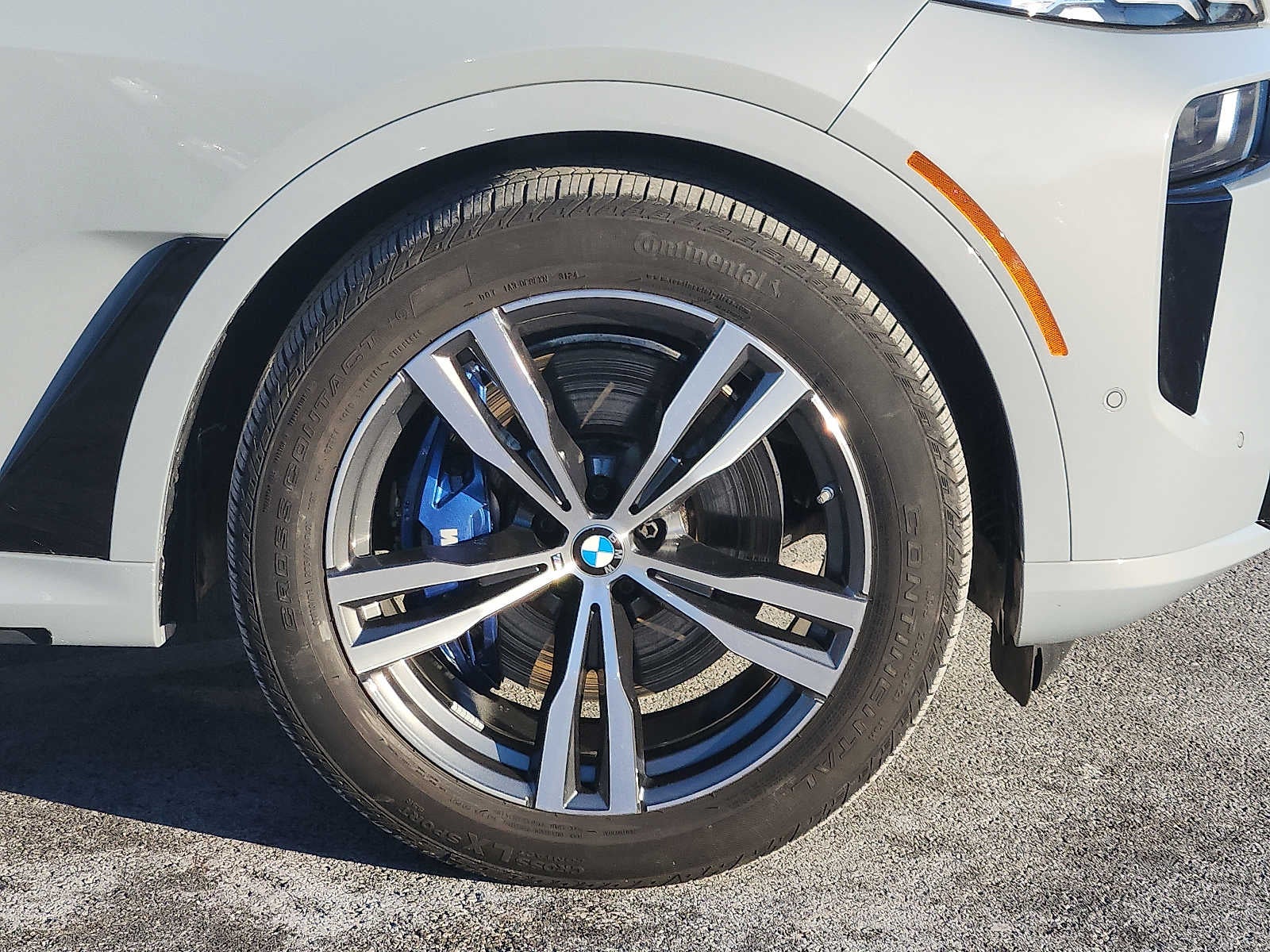 2025 BMW X7 xDrive40i Sports Activity Vehicle