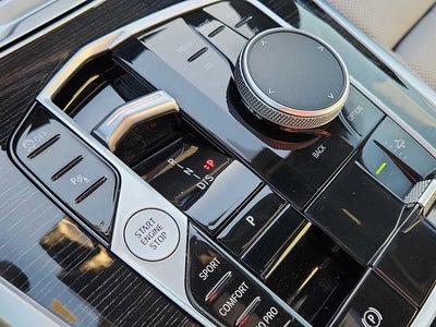 2025 BMW X7 xDrive40i Sports Activity Vehicle