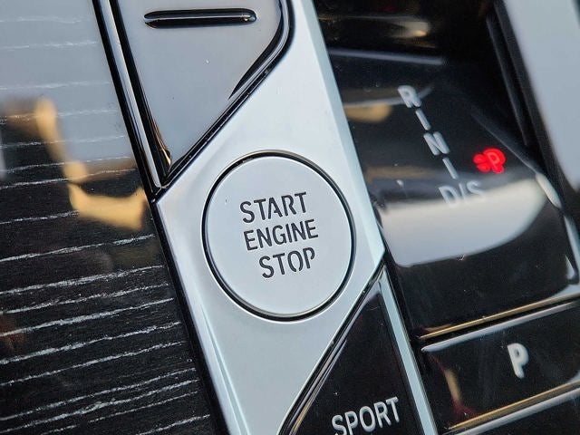 2025 BMW X7 xDrive40i Sports Activity Vehicle