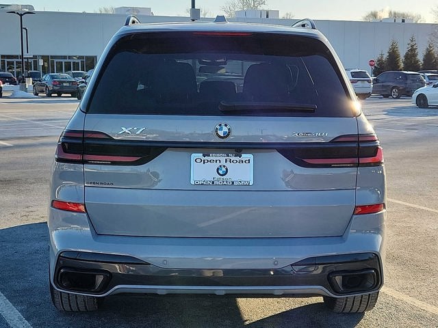 2025 BMW X7 xDrive40i Sports Activity Vehicle