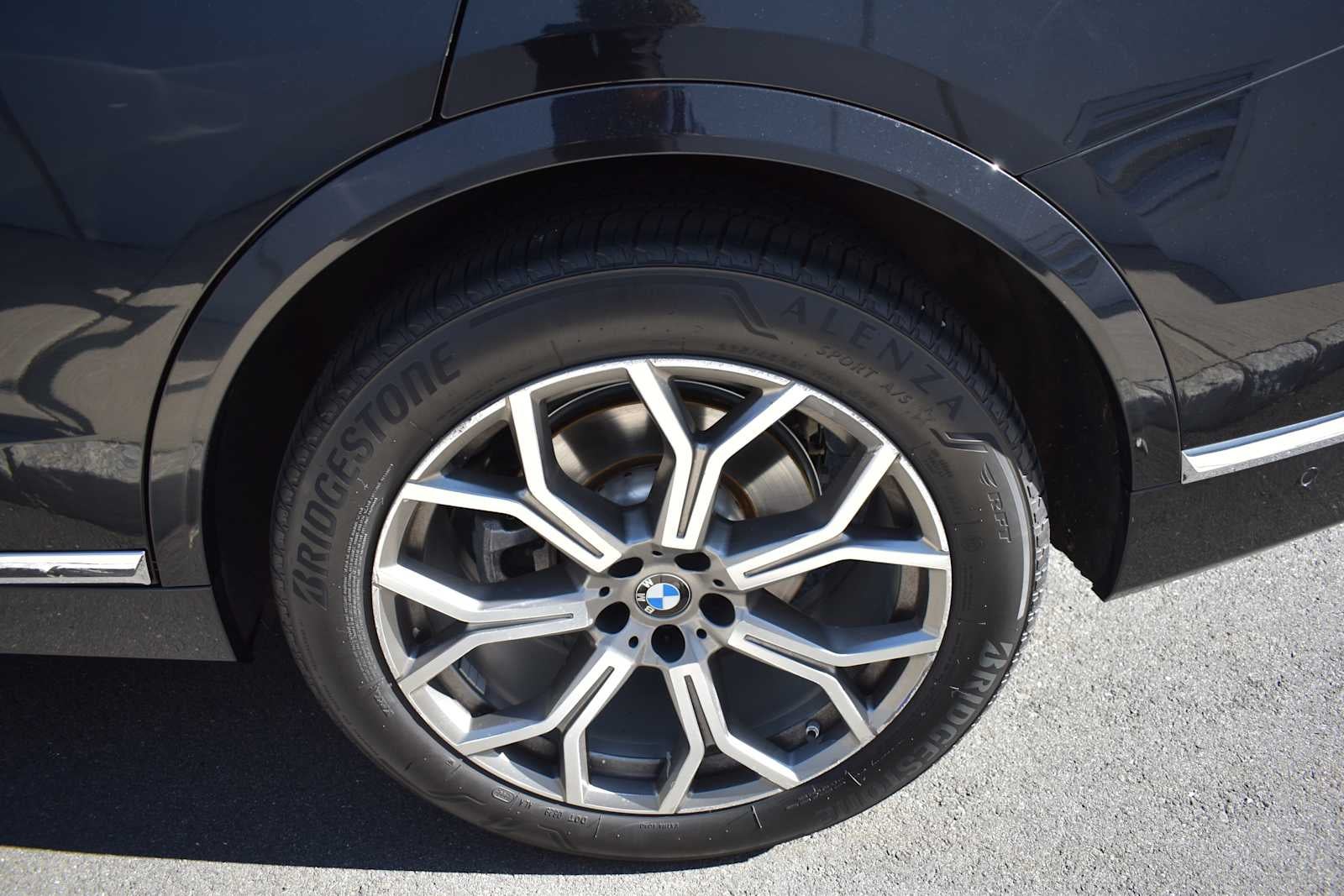2025 BMW X7 xDrive40i Sports Activity Vehicle