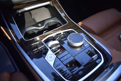 2025 BMW X7 xDrive40i Sports Activity Vehicle