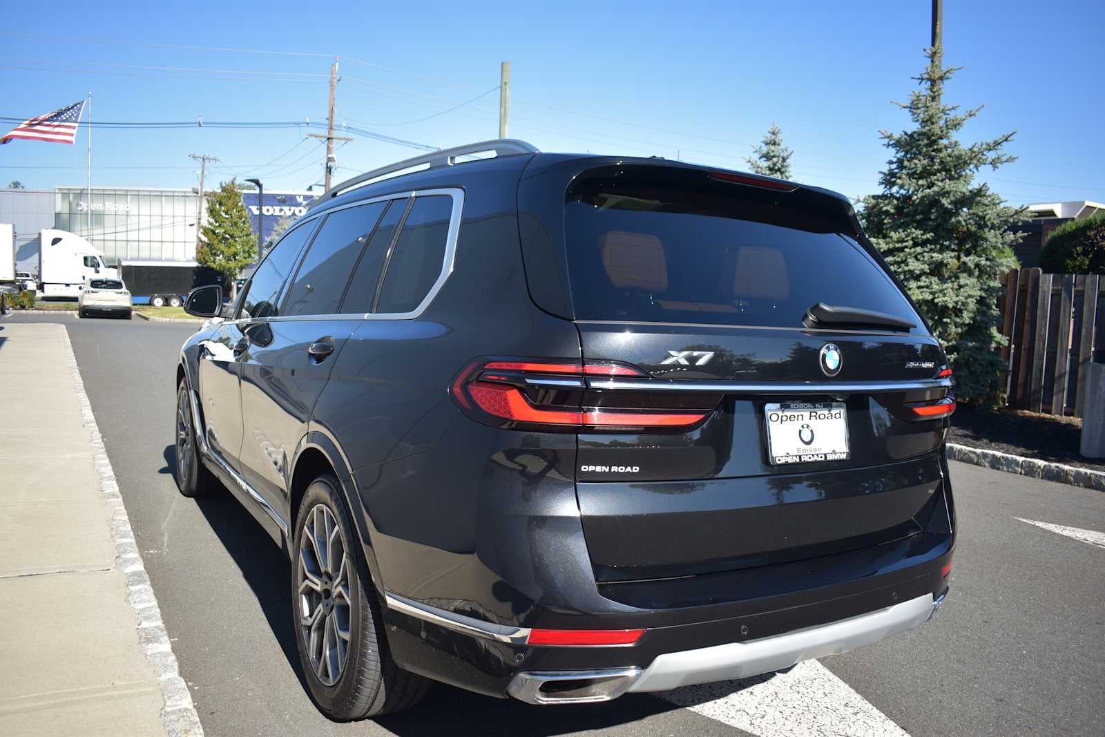 2025 BMW X7 xDrive40i Sports Activity Vehicle
