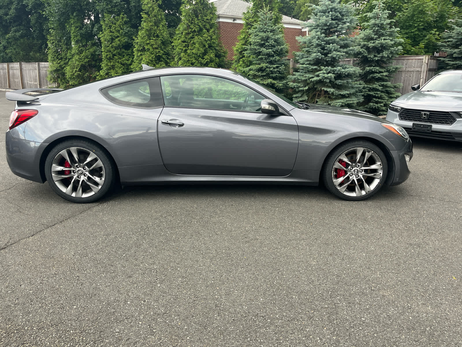 2014 Hyundai Genesis 2dr V6 3.8L Auto Ultimate