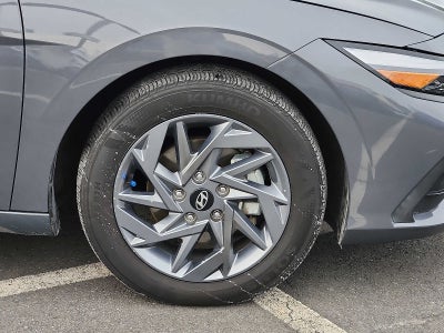 2024 Hyundai Elantra SEL IVT