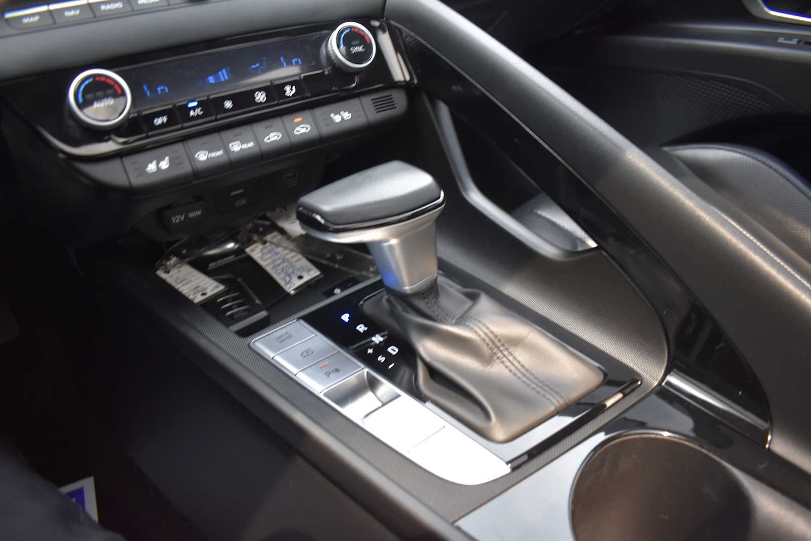 2024 Hyundai Elantra Hybrid Limited DCT