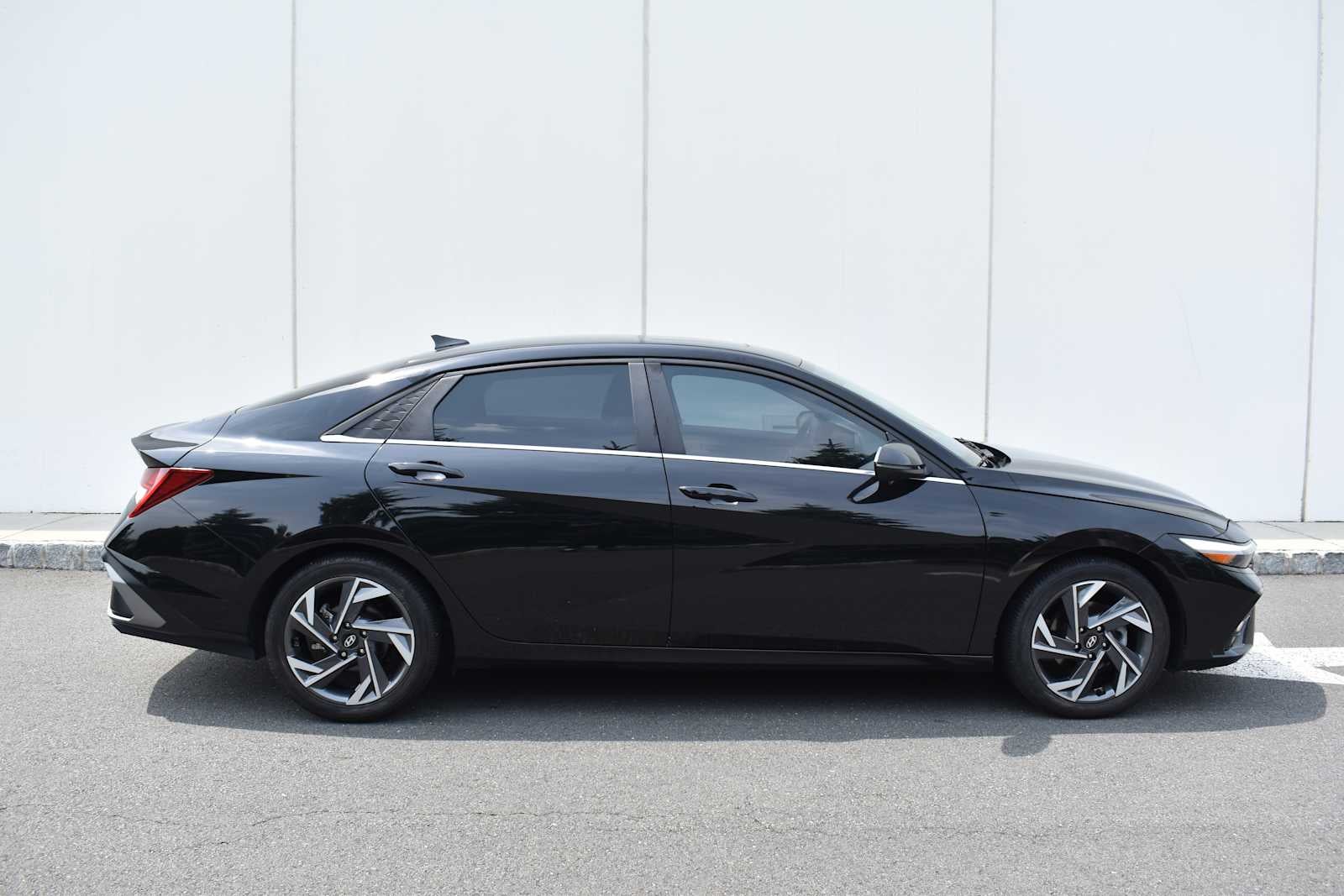 2024 Hyundai Elantra Hybrid Limited DCT