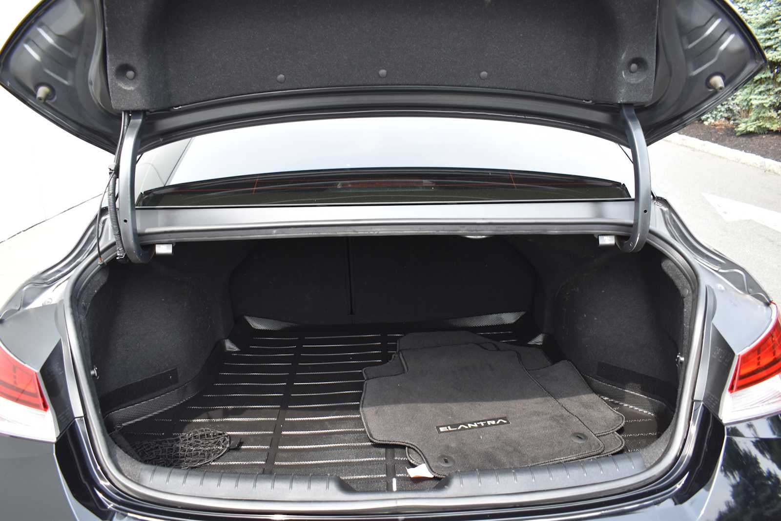 2024 Hyundai Elantra Hybrid Limited DCT
