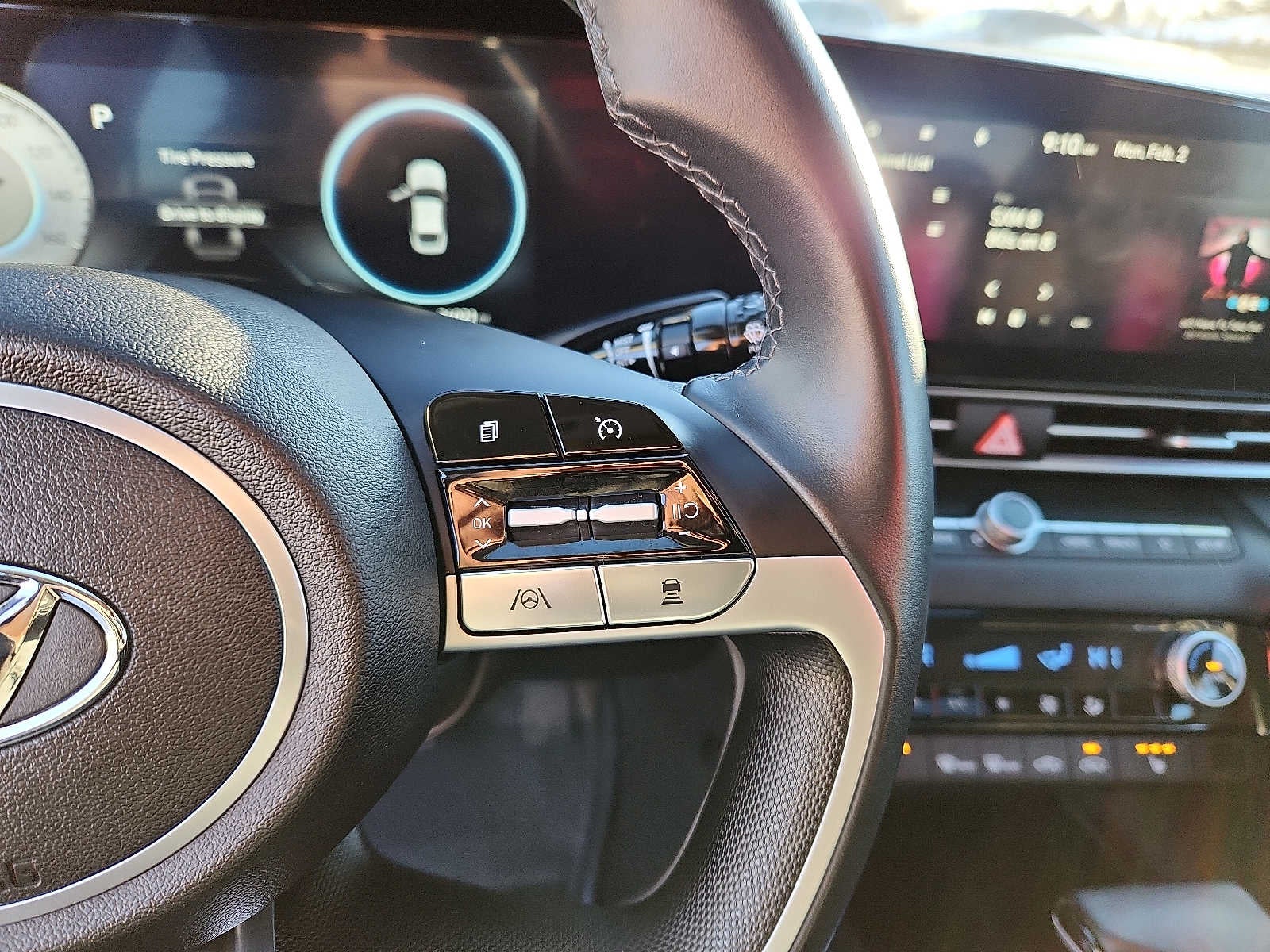 2023 Hyundai Elantra Limited IVT