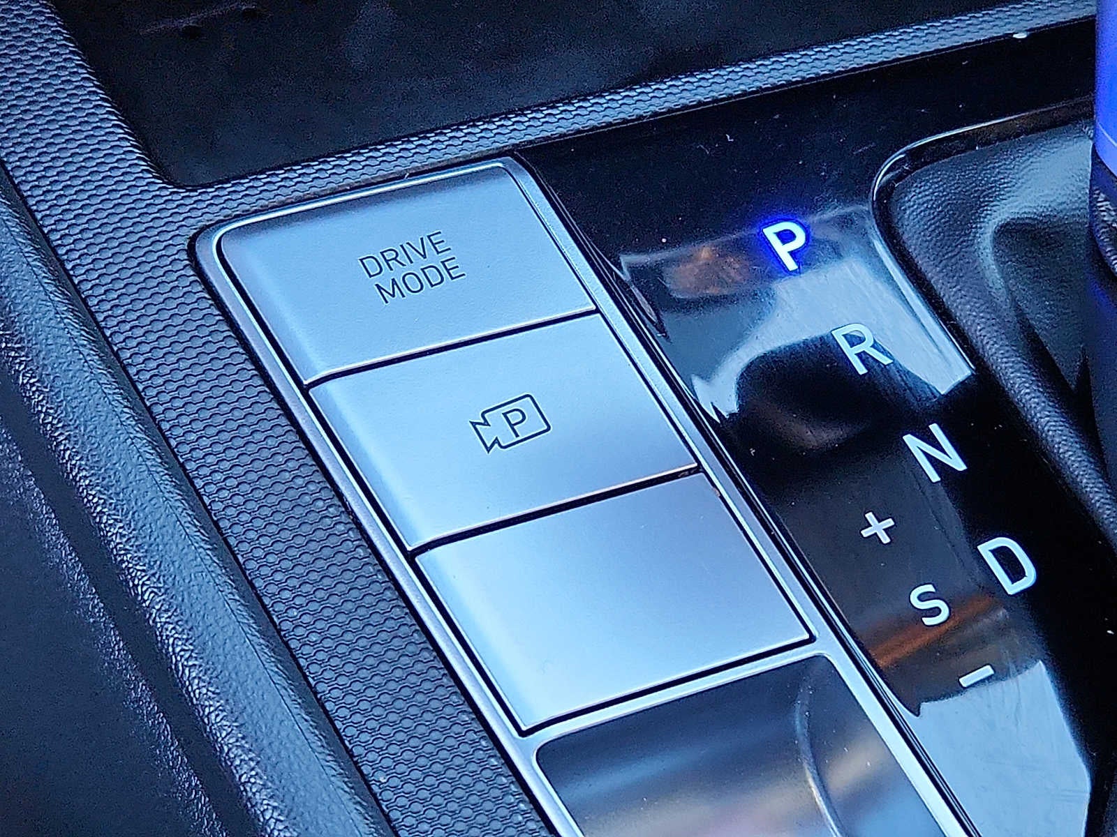 2023 Hyundai Elantra Limited IVT