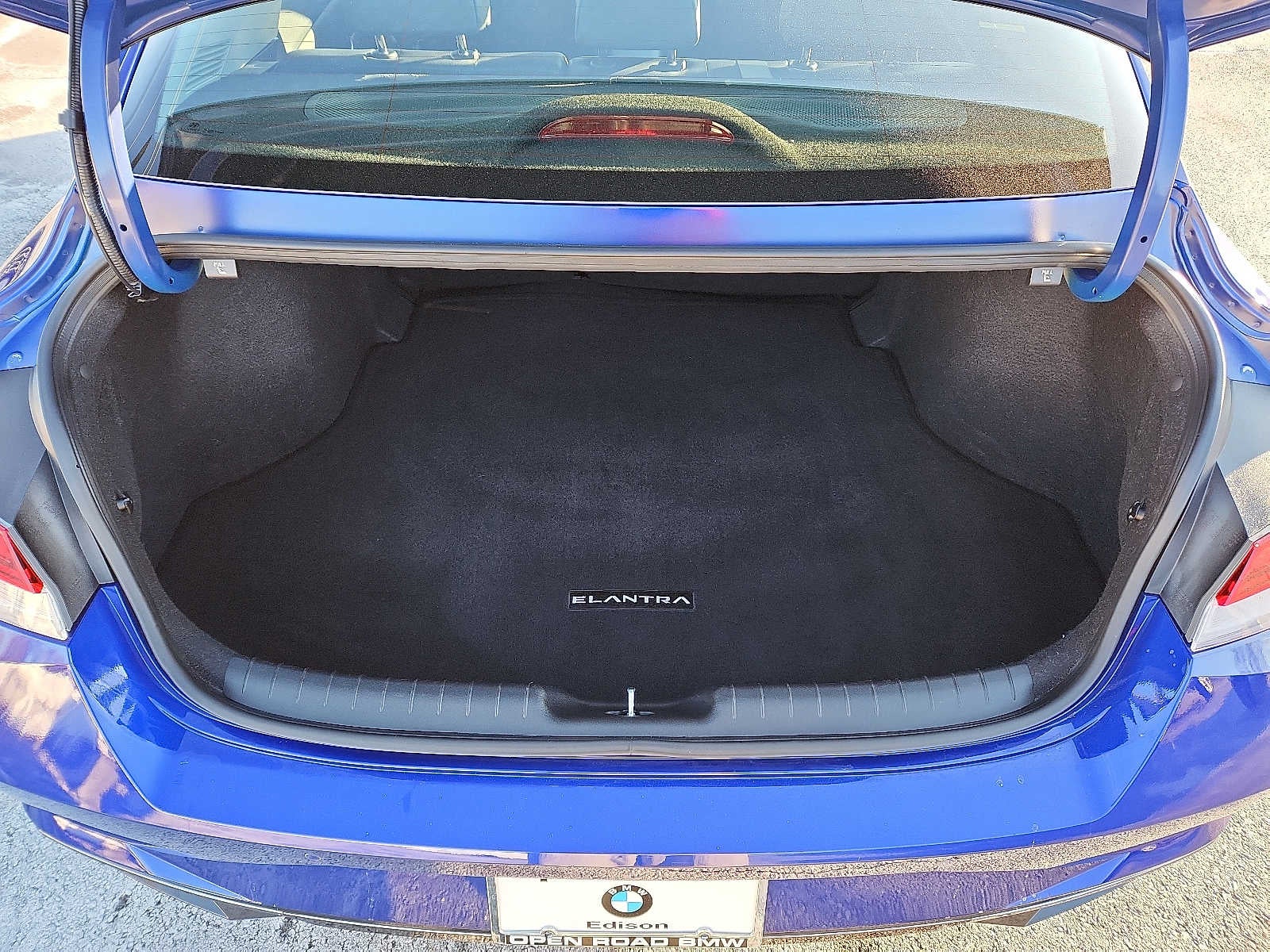 2023 Hyundai Elantra Limited IVT