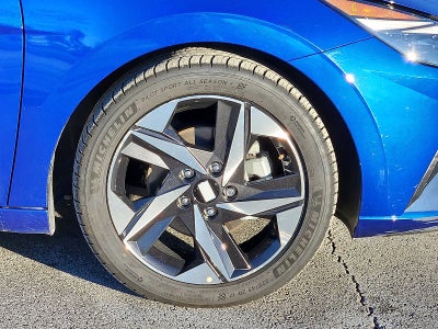2023 Hyundai Elantra Limited IVT
