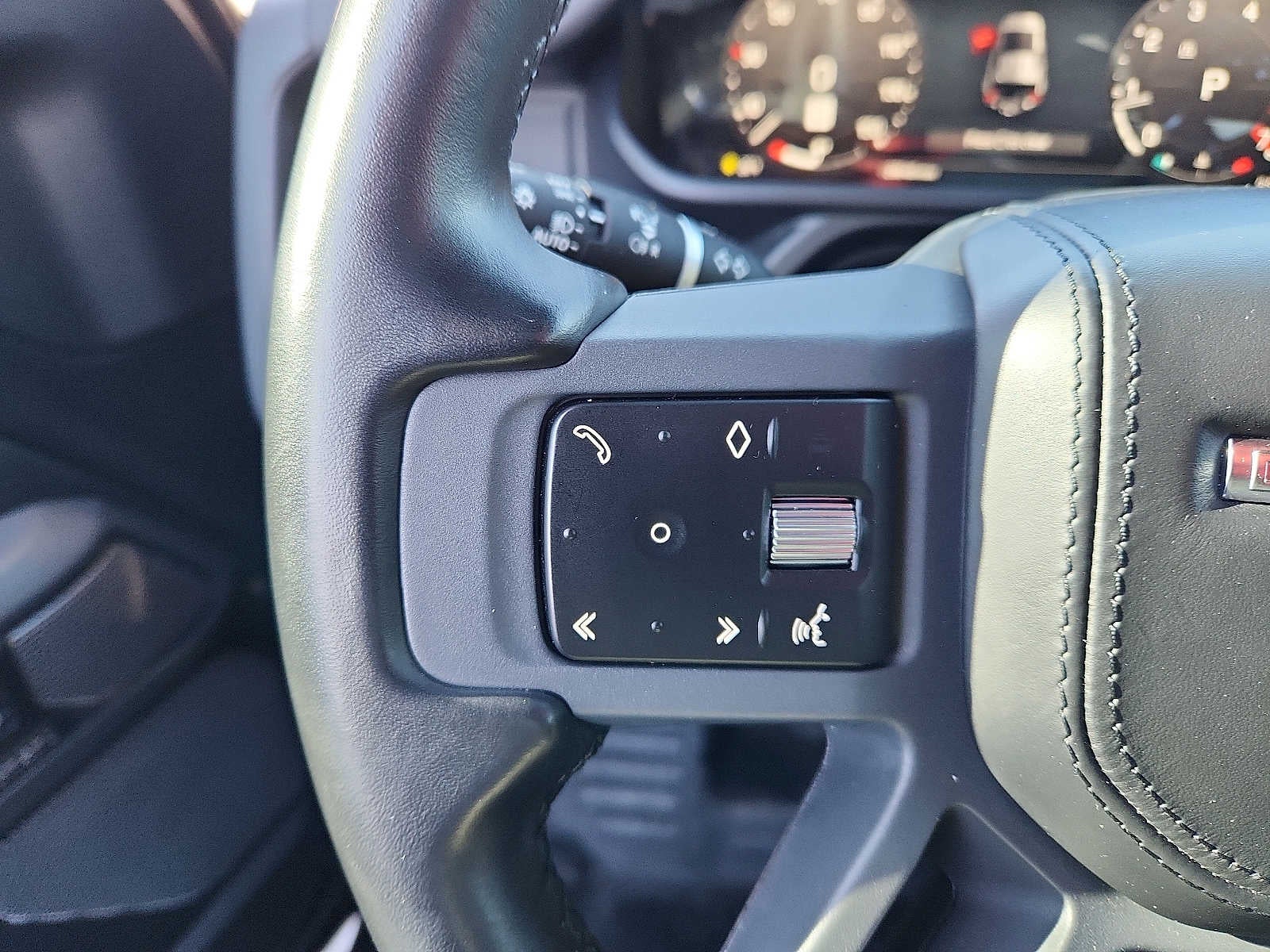 2023 Land Rover Defender 110 X-Dynamic SE AWD