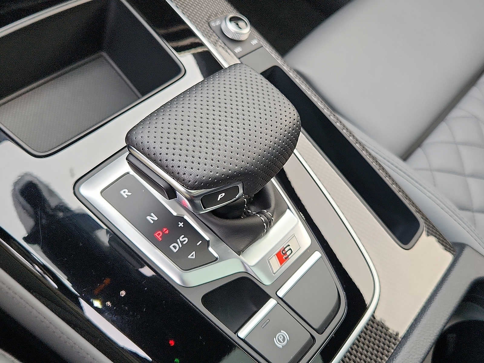 2025 Audi SQ5 Premium Plus 3.0 TFSI quattro