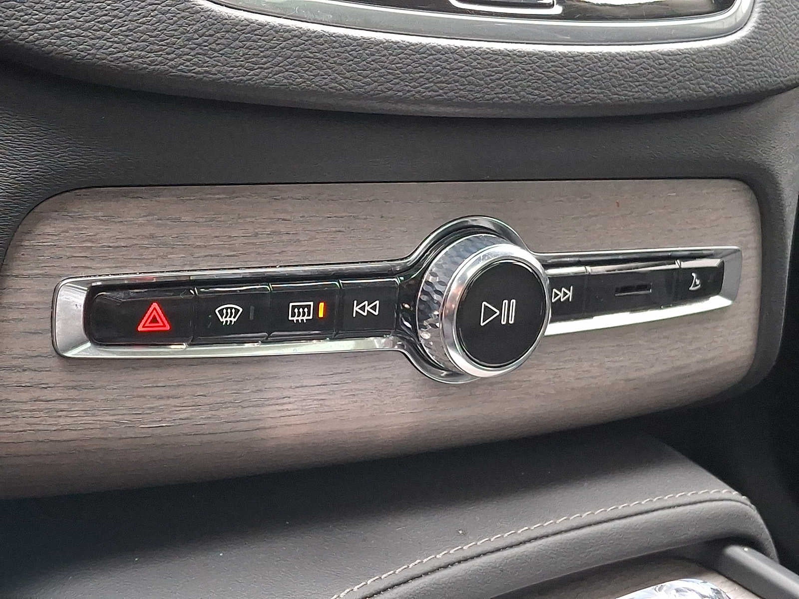 2024 Volvo XC90 B6 AWD Ultimate Bright Theme 7P