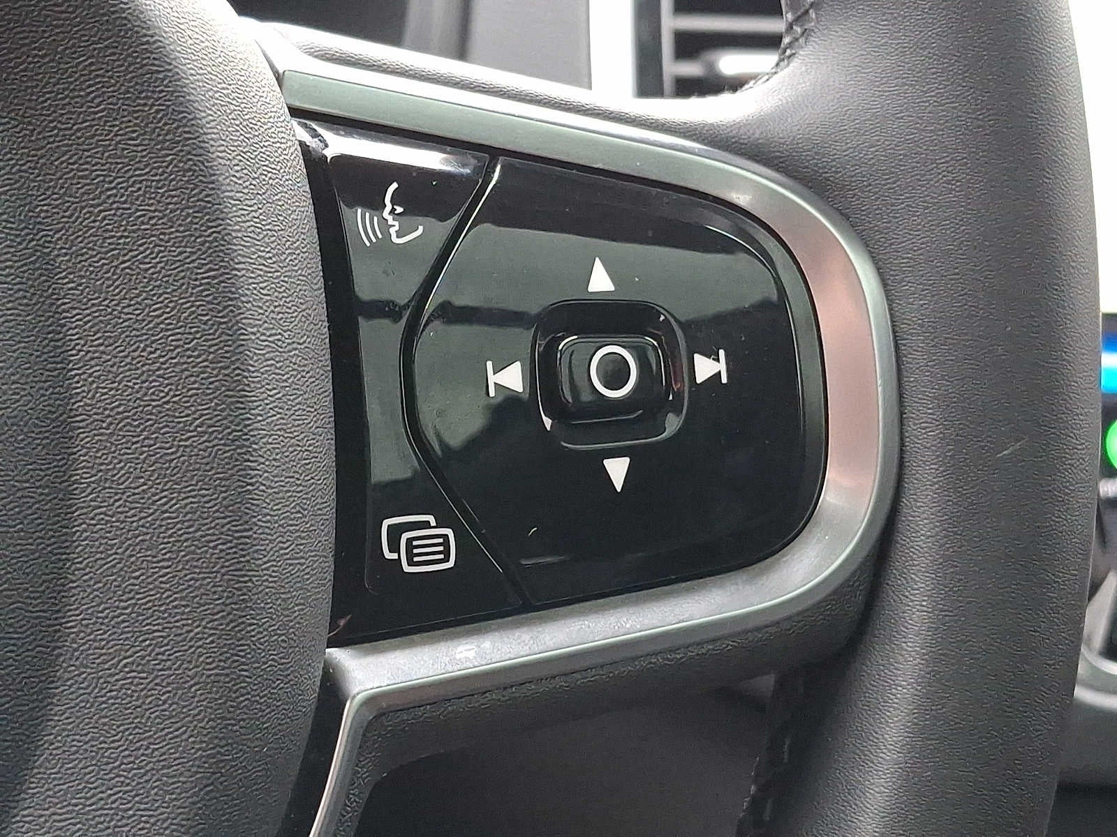 2024 Volvo XC90 B6 AWD Ultimate Bright Theme 7P