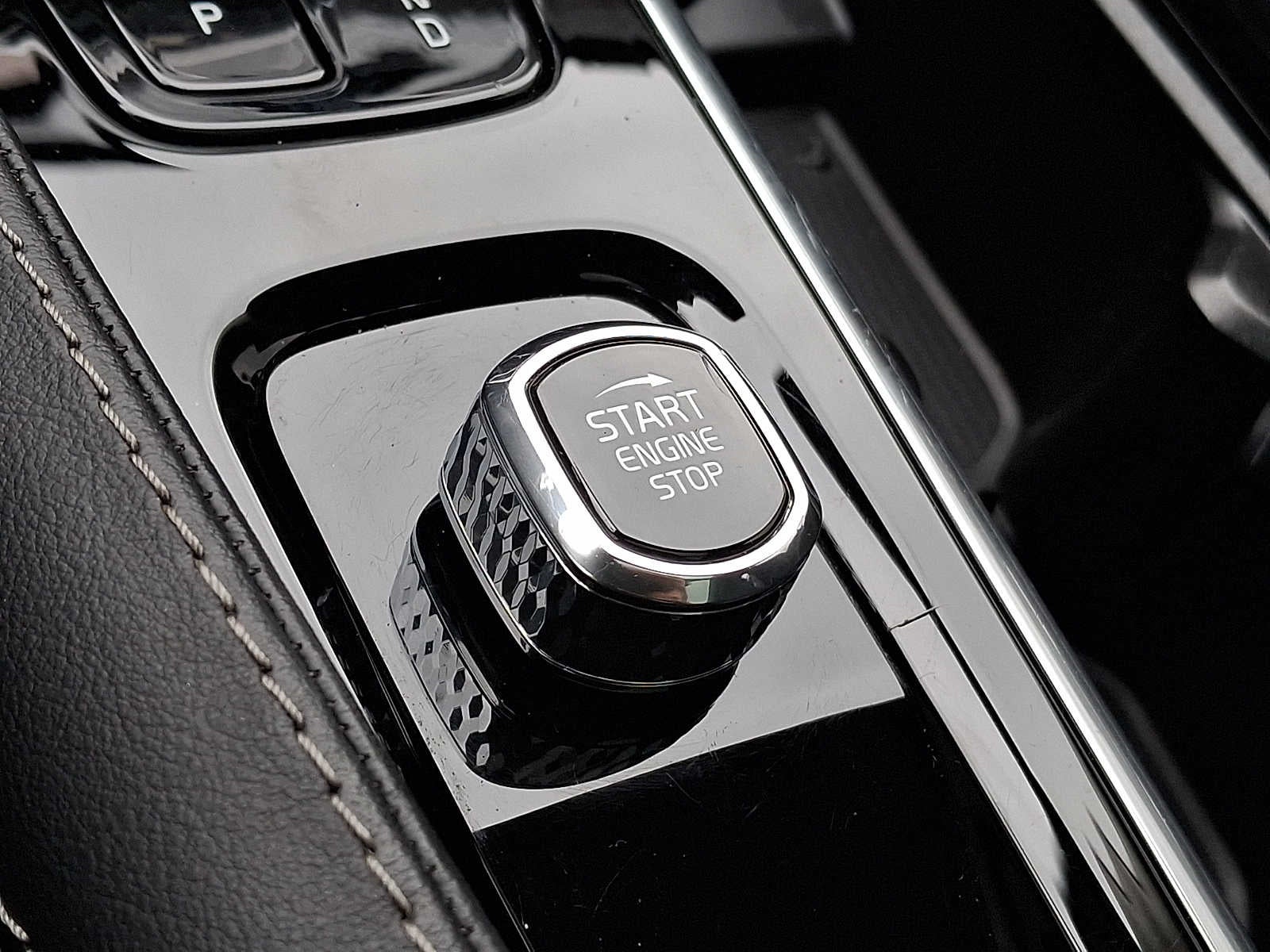 2024 Volvo XC90 B6 AWD Ultimate Bright Theme 7P