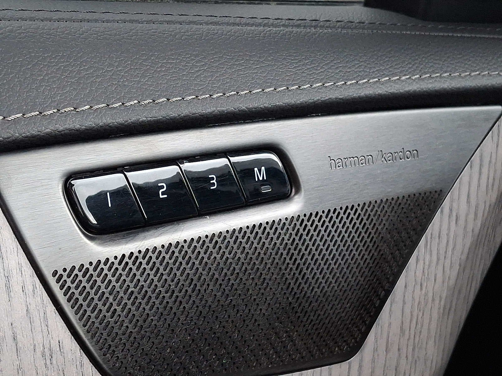 2024 Volvo XC90 B6 AWD Ultimate Bright Theme 7P