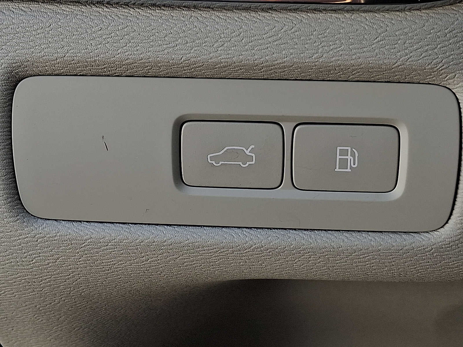 2024 Volvo XC60 Recharge Plug-In Hybrid T8 eAWD PHEV Ultimate Dark Theme