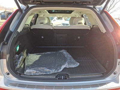 2024 Volvo XC60 Recharge Plug-In Hybrid T8 eAWD PHEV Ultimate Dark Theme