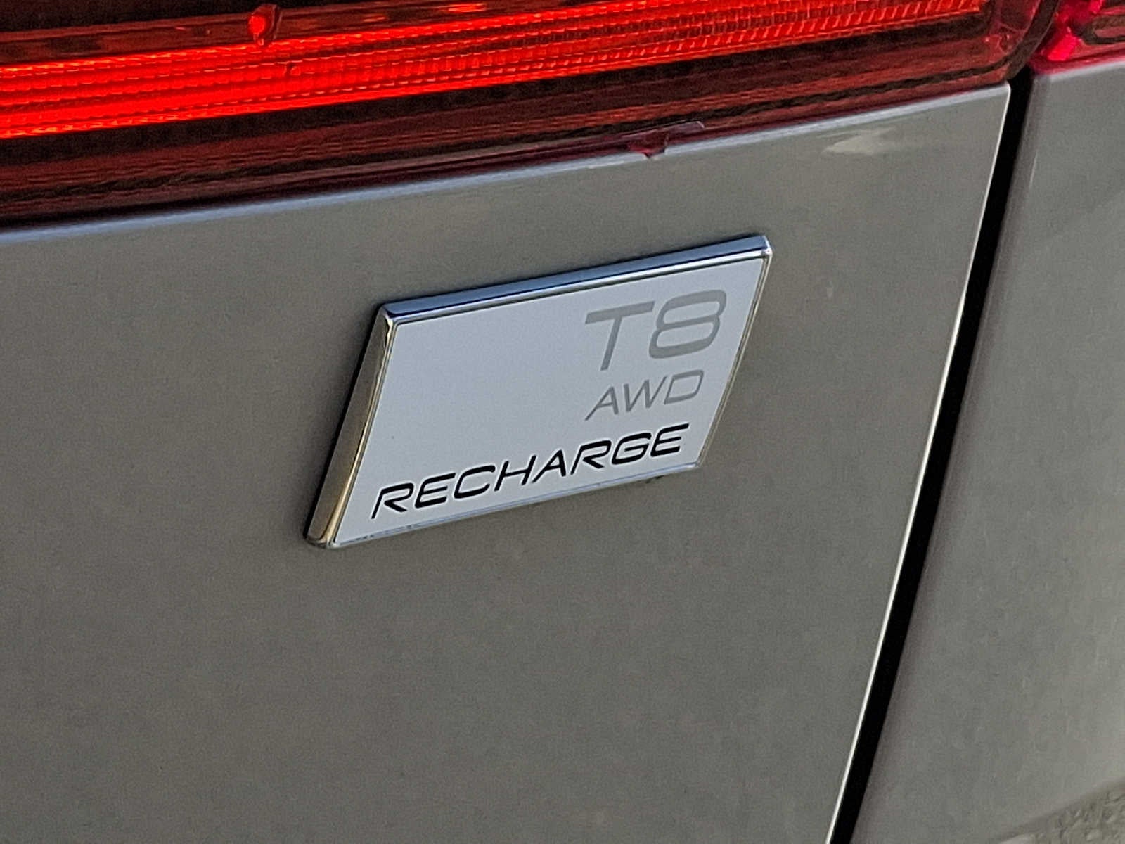 2024 Volvo XC60 Recharge Plug-In Hybrid T8 eAWD PHEV Ultimate Dark Theme