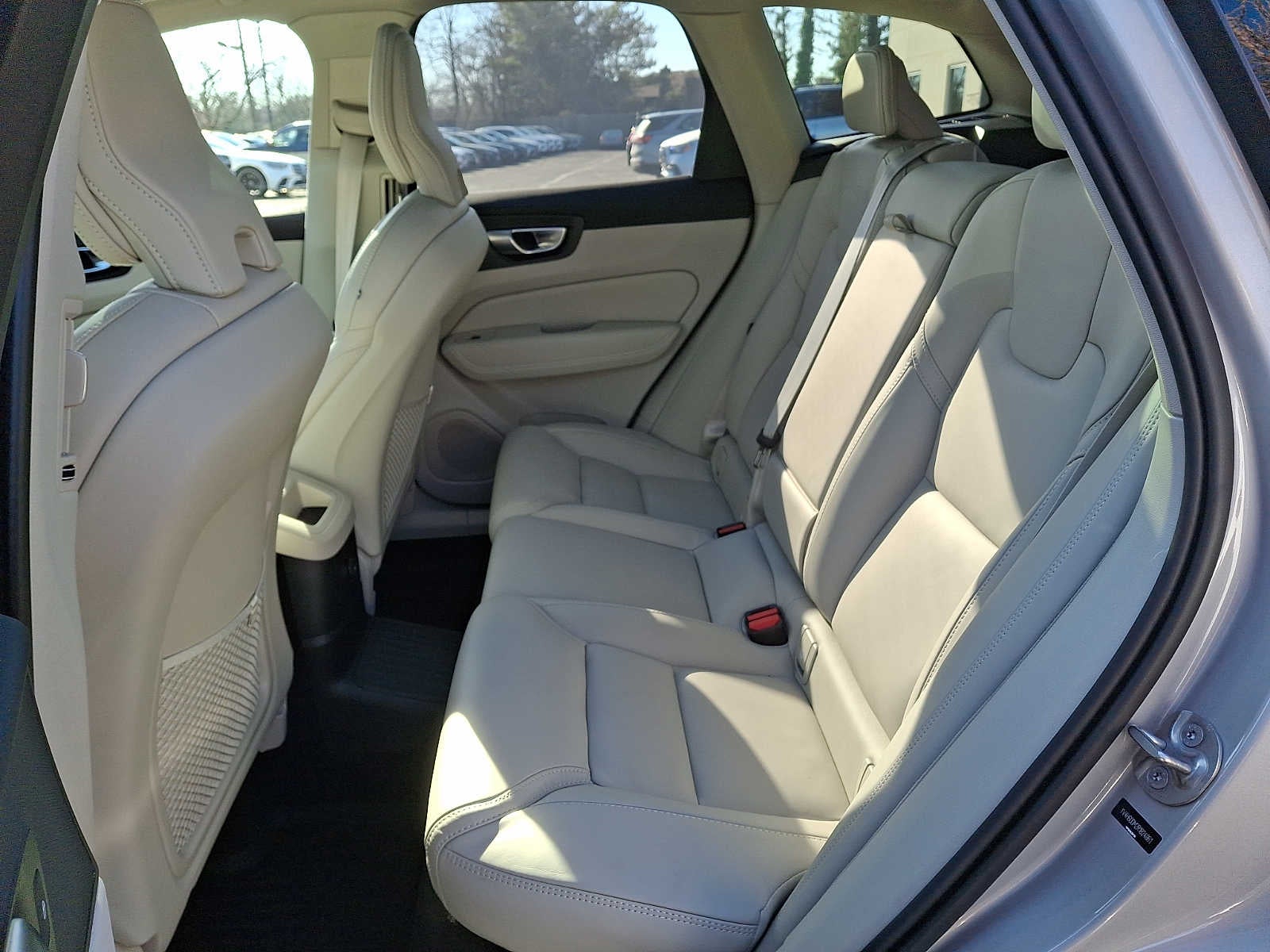 2024 Volvo XC60 Recharge Plug-In Hybrid T8 eAWD PHEV Ultimate Dark Theme