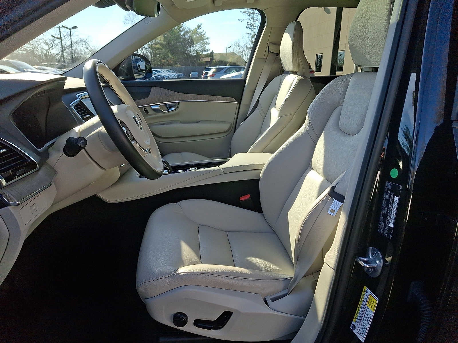 2024 Volvo XC90 B5 AWD Plus Bright Theme 7P