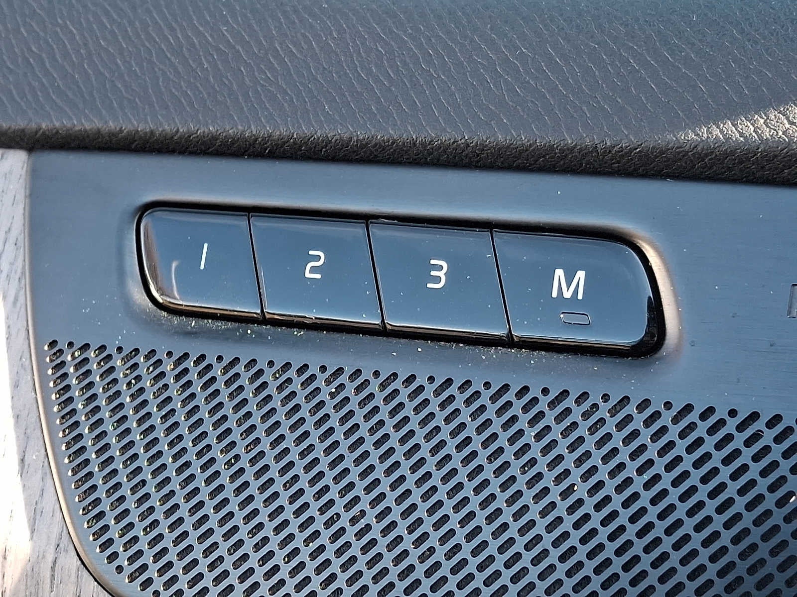 2024 Volvo XC90 B5 AWD Plus Bright Theme 7P