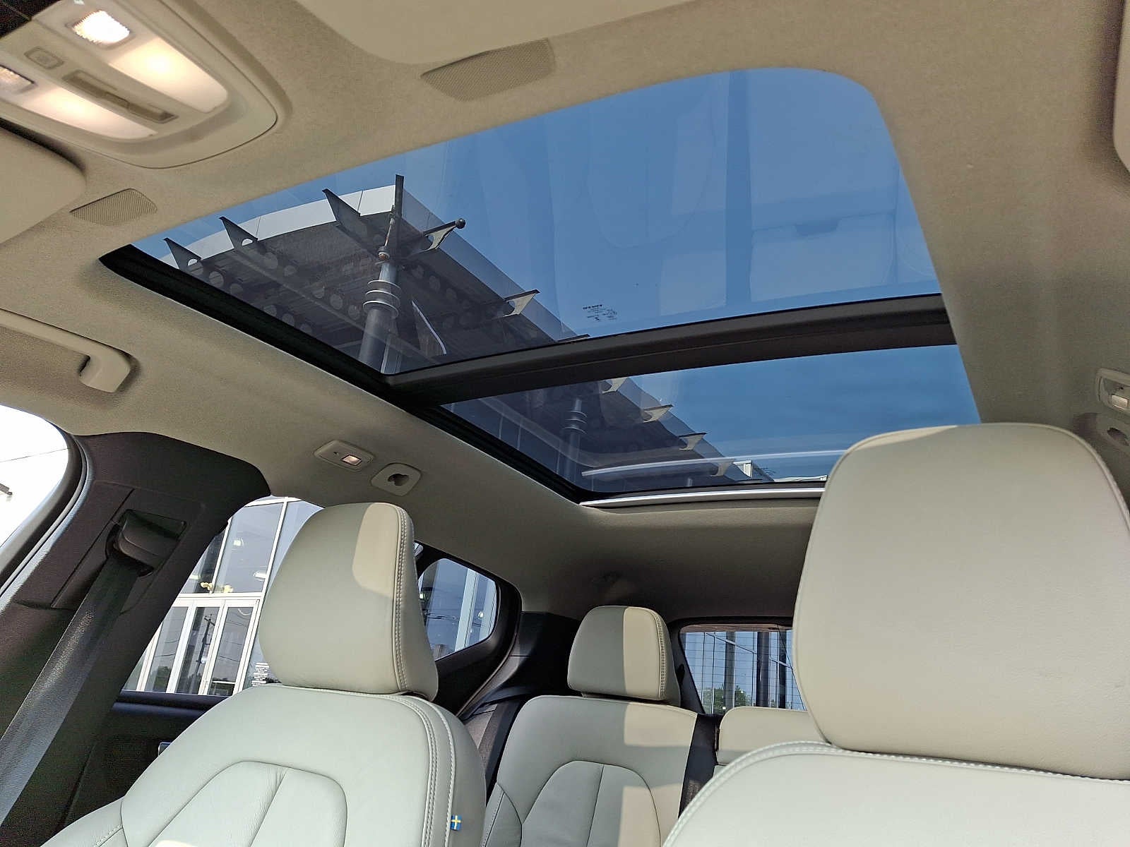 2023 Volvo XC40 B5 AWD Plus Bright Theme