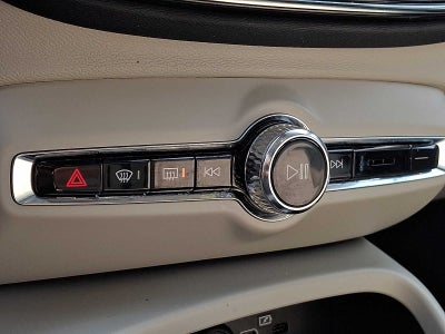 2023 Volvo XC40 B5 AWD Plus Bright Theme
