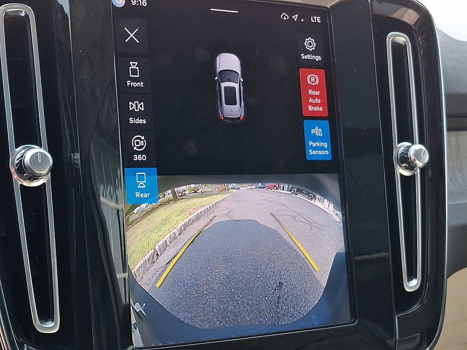 2023 Volvo XC40 B5 AWD Plus Bright Theme
