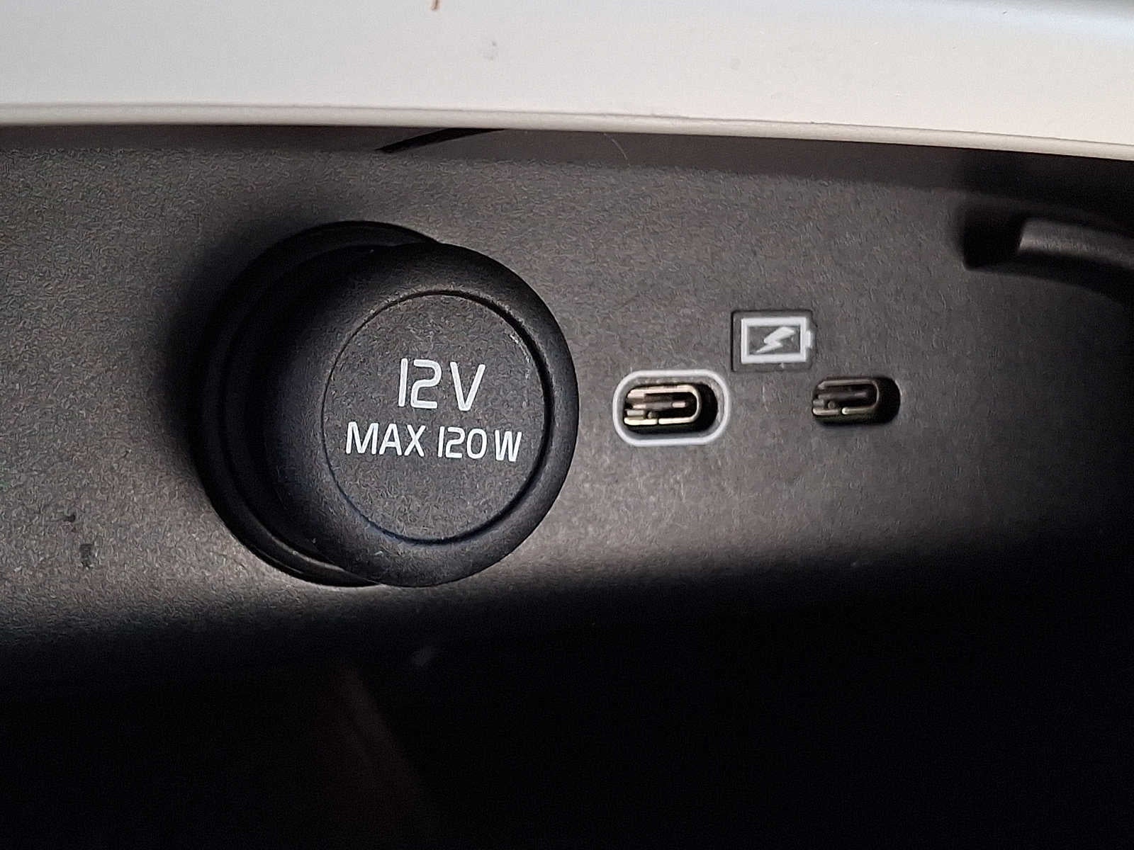 2023 Volvo XC40 B5 AWD Plus Bright Theme
