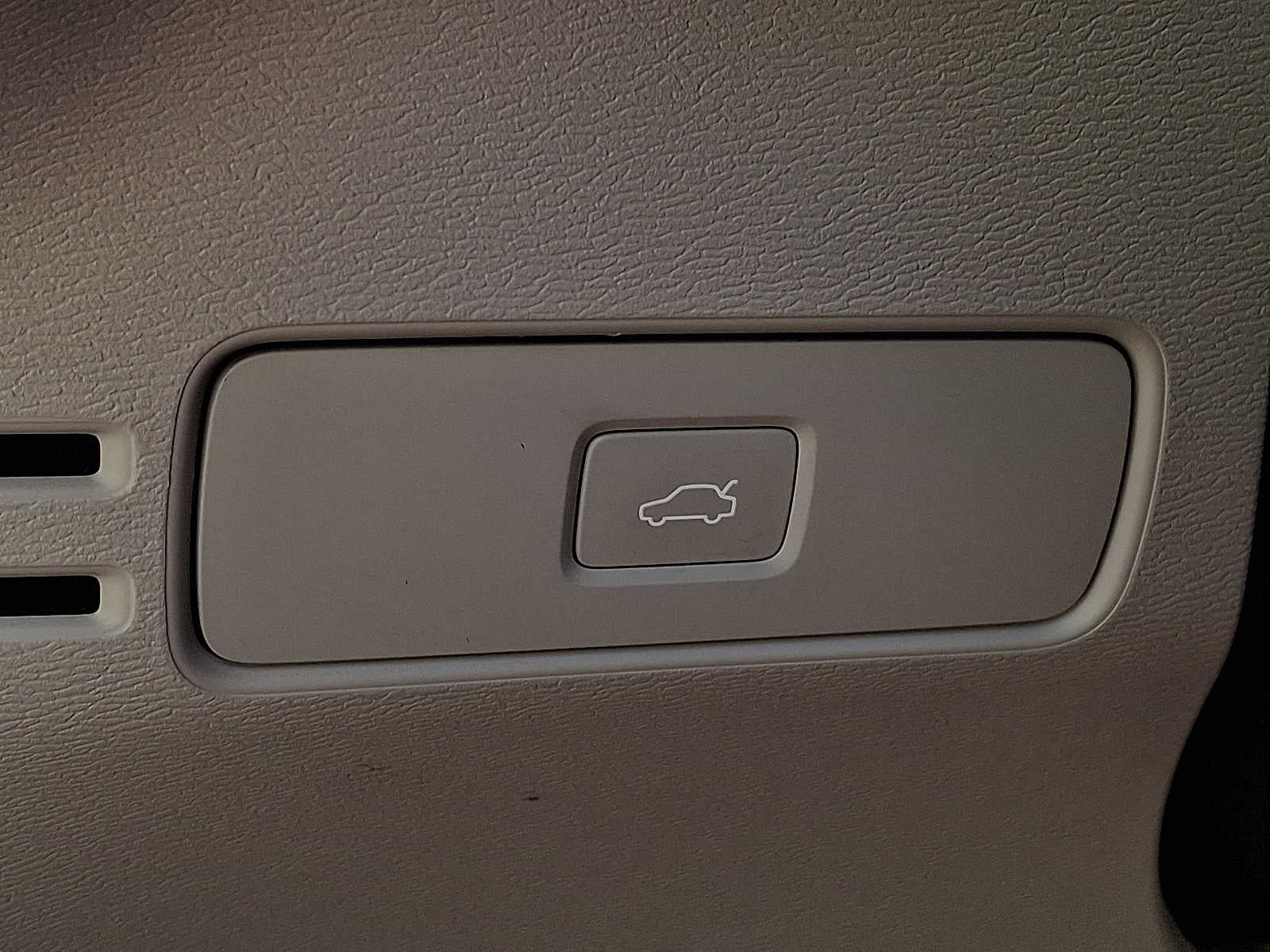 2023 Volvo XC40 B5 AWD Plus Bright Theme