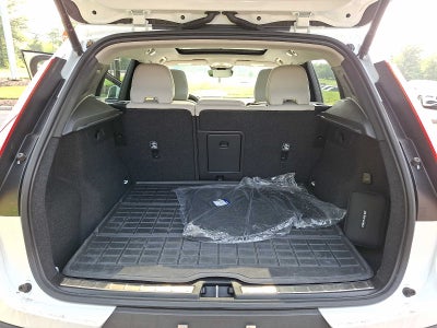 2023 Volvo XC40 B5 AWD Plus Bright Theme