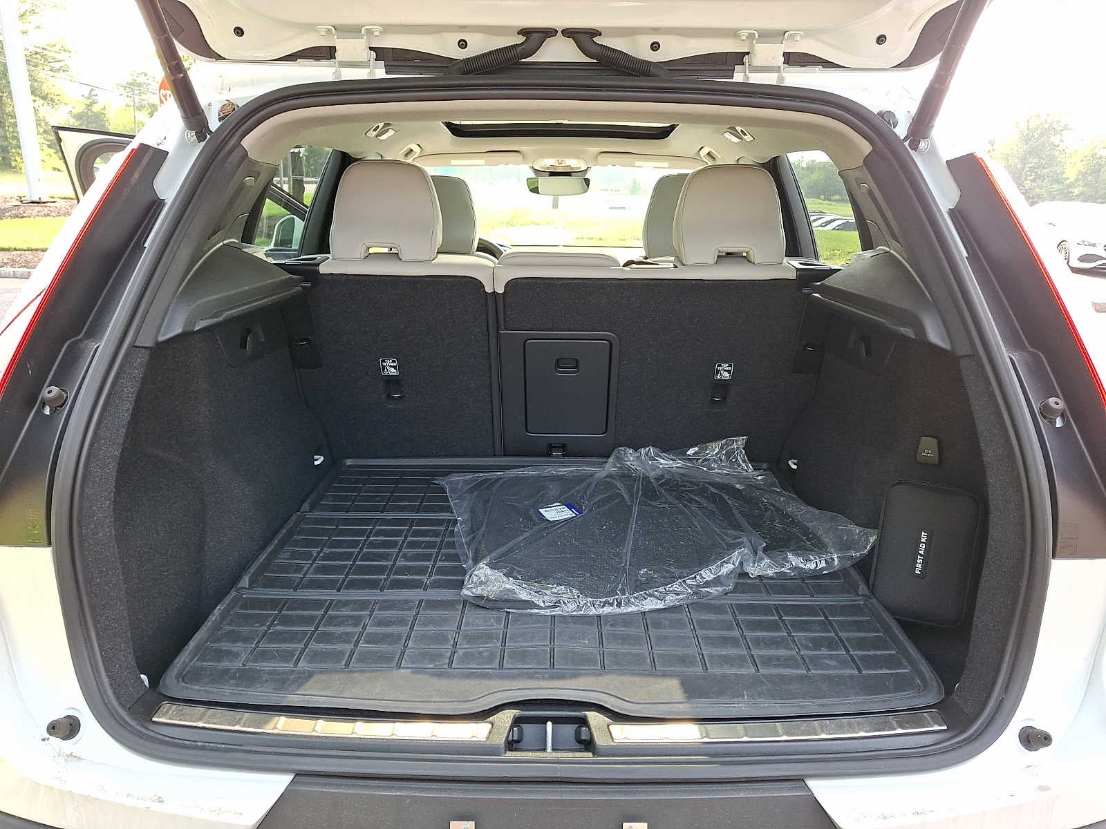 2023 Volvo XC40 B5 AWD Plus Bright Theme