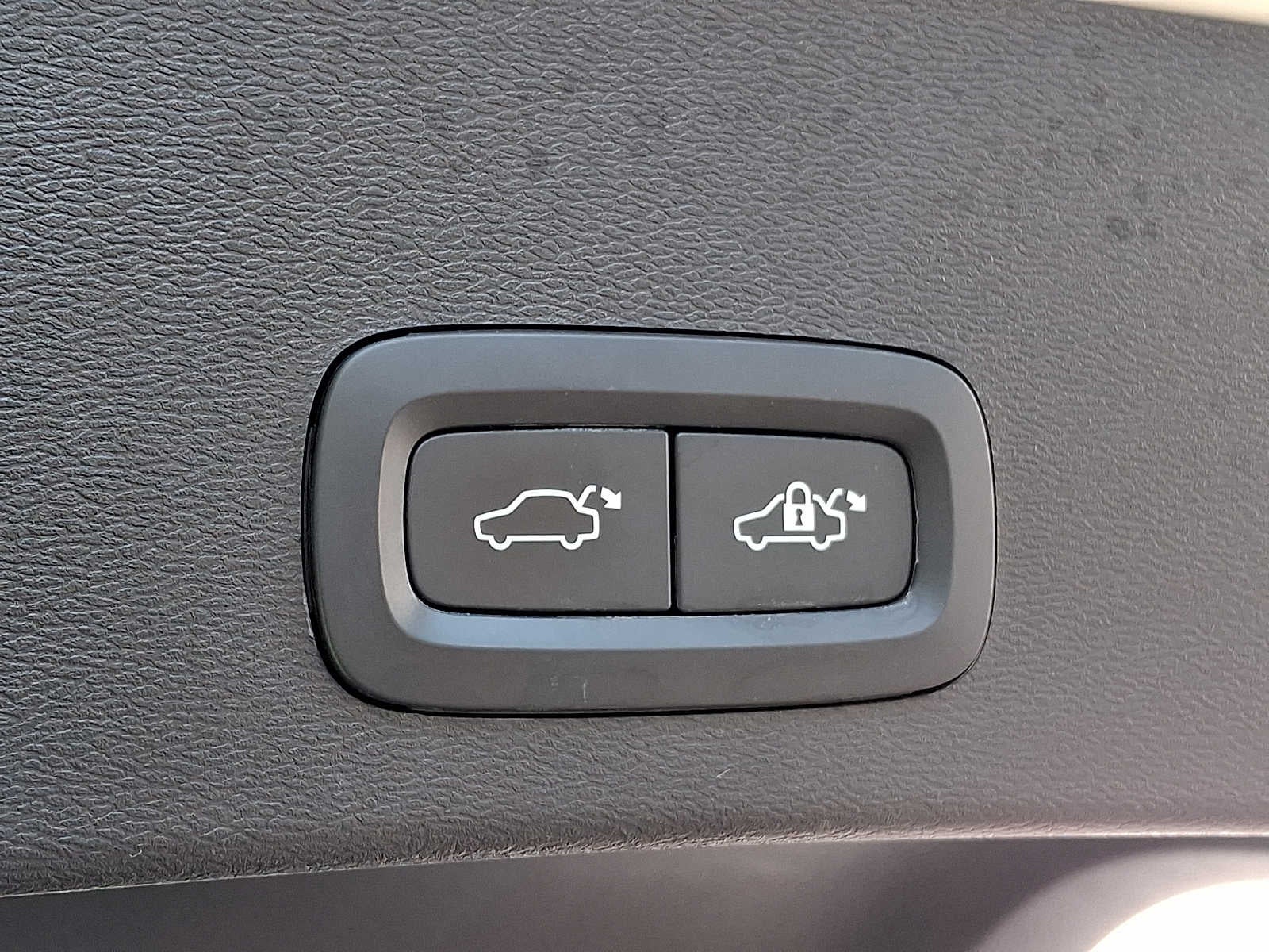 2023 Volvo XC40 B5 AWD Plus Bright Theme