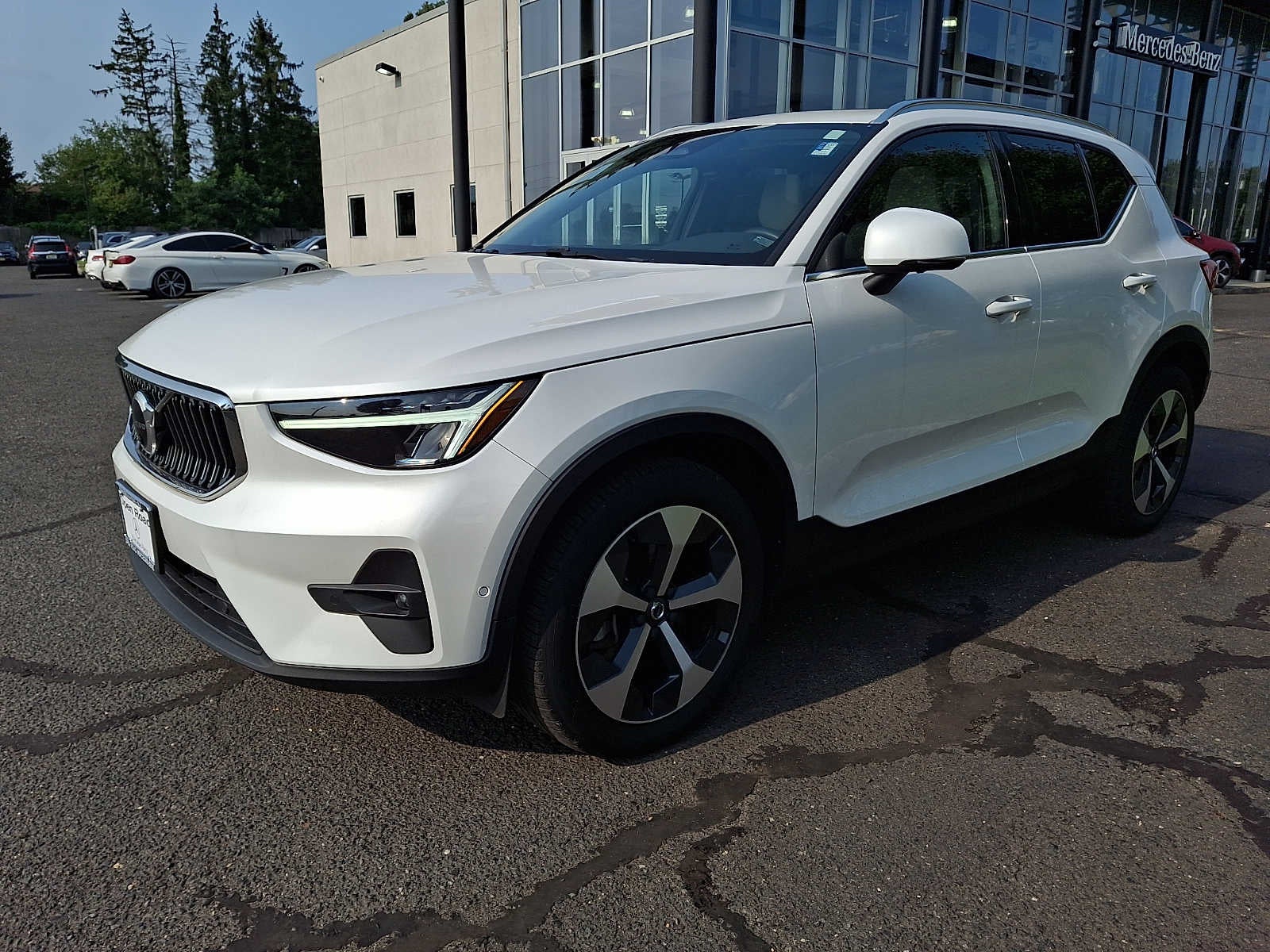2023 Volvo XC40 B5 AWD Plus Bright Theme