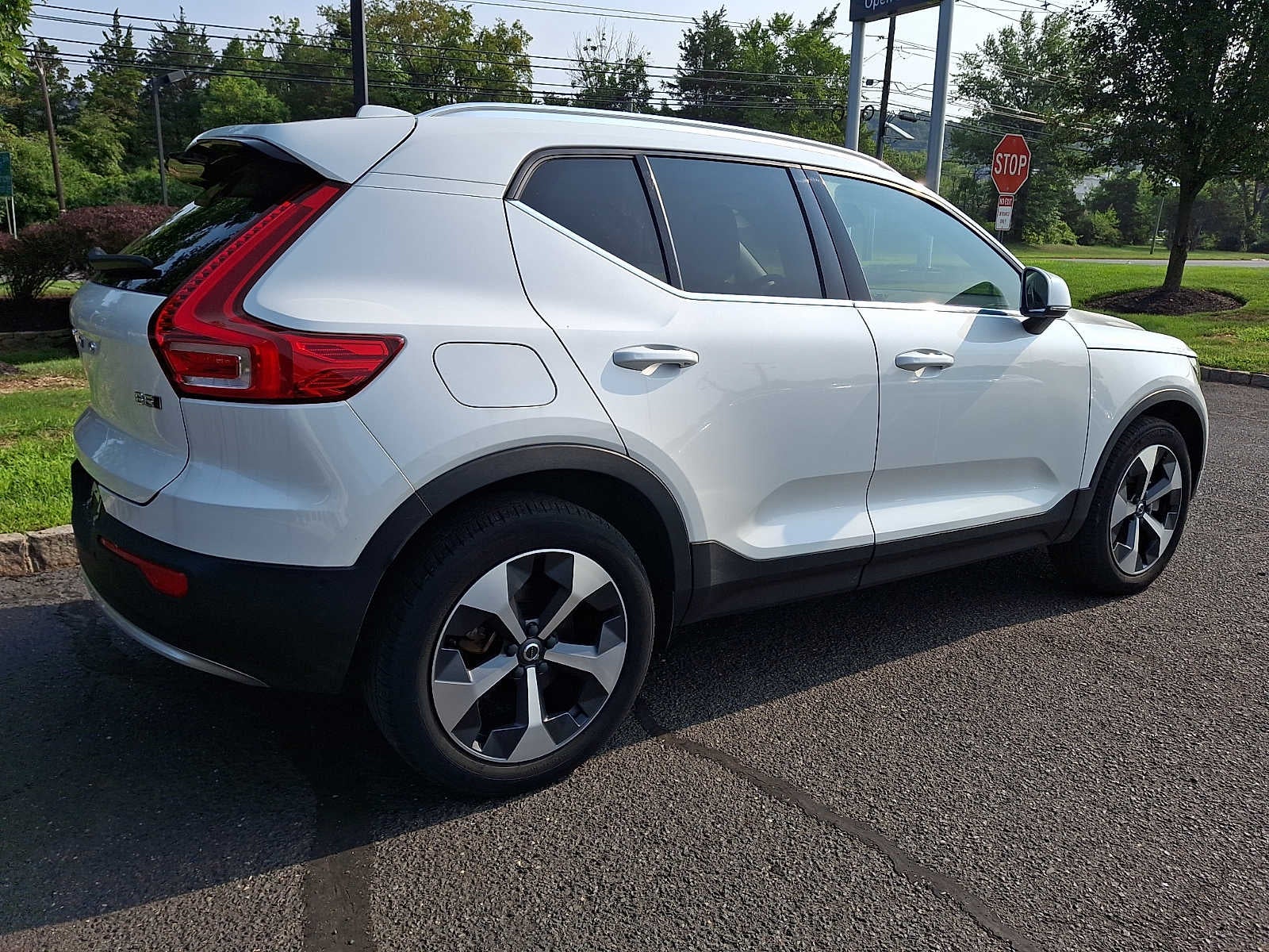 2023 Volvo XC40 B5 AWD Plus Bright Theme