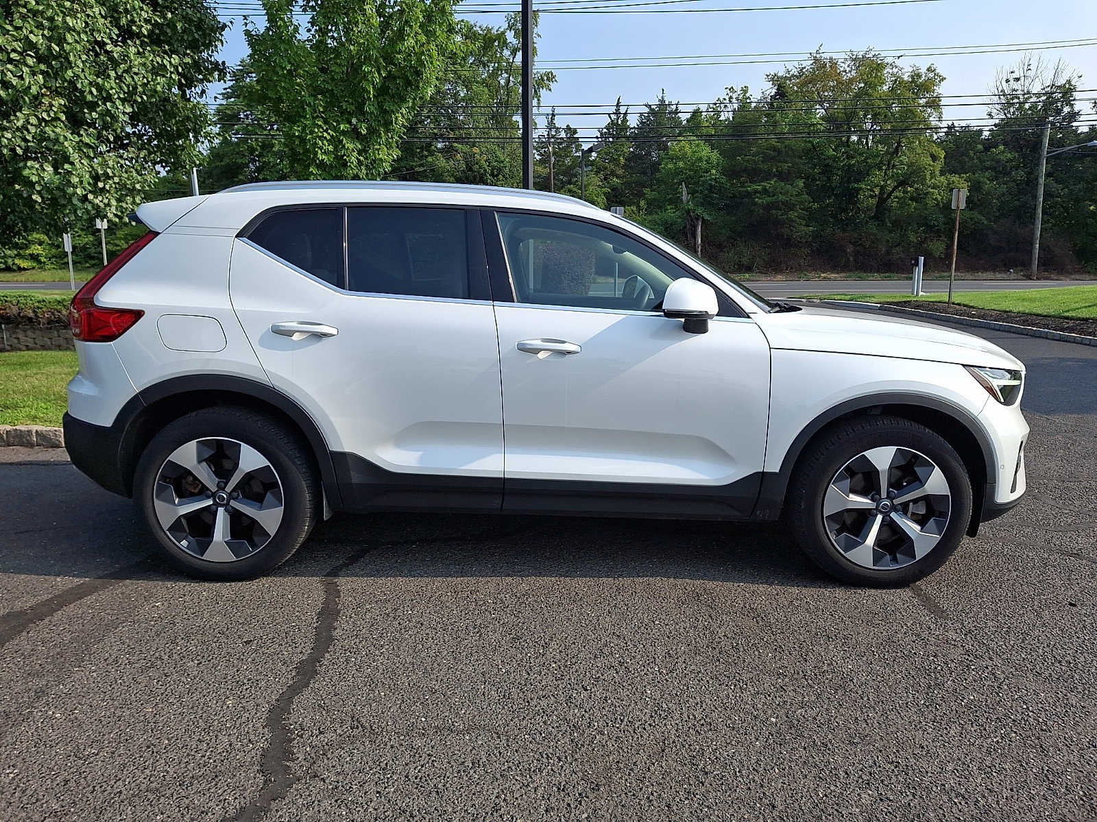 2023 Volvo XC40 B5 AWD Plus Bright Theme