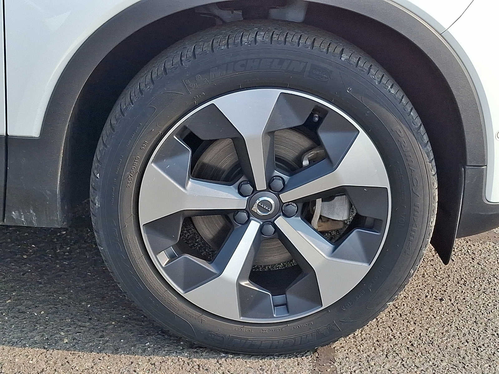 2023 Volvo XC40 B5 AWD Plus Bright Theme