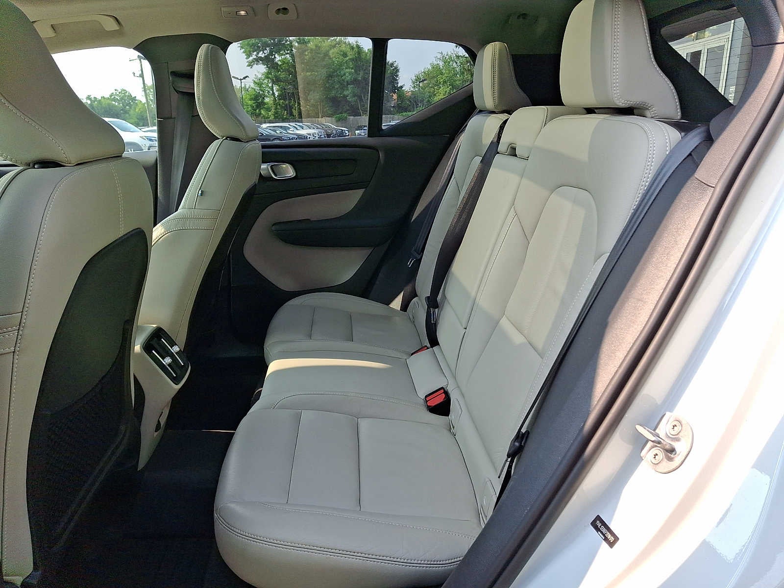 2023 Volvo XC40 B5 AWD Plus Bright Theme
