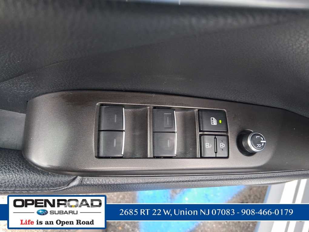 2023 Toyota Camry Hybrid XLE